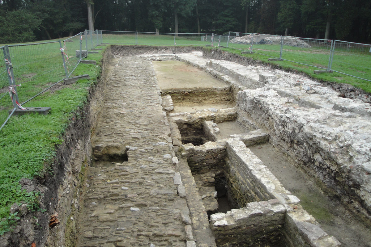 Portion de voie médiévale découverte en fouilles ©asbl Gy Seray Boussu